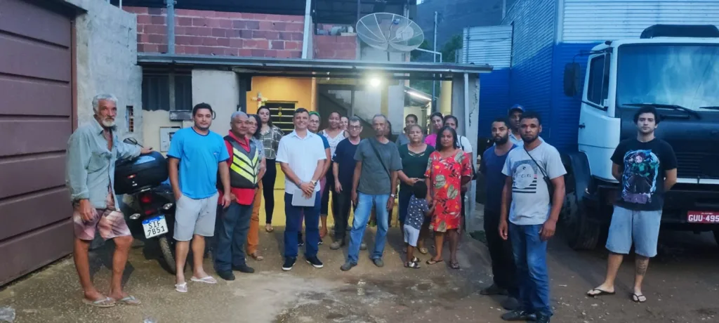 Moradores da rua dos Navegantes, em Timóteo, temem ser retirados de suas casas