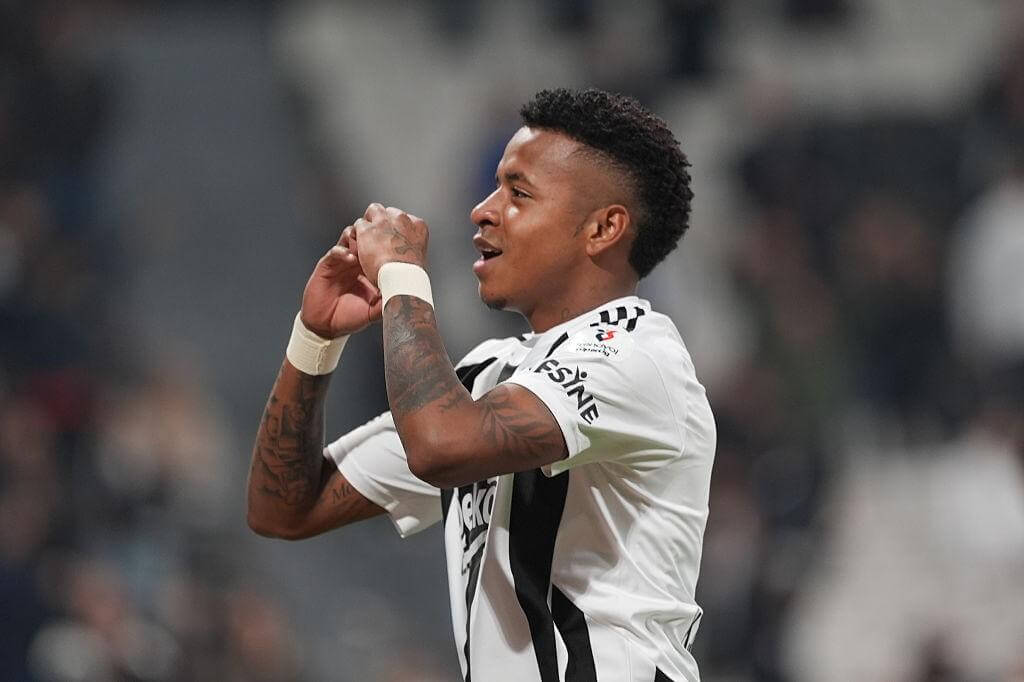 Cruzeiro intensifica negociações por atacante Keny Arroyo do Besiktas soaquinoticias
