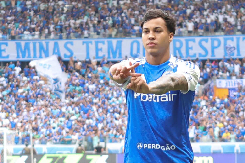 Kaio Jorge decide, Cruzeiro vence Vitória e avança na briga por título soaquinoticias