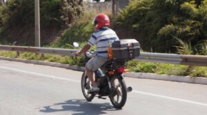 Novas regras para ciclomotores: habilitação e emplacamento obrigatórios em 2026