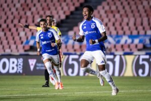 Kaique Kenji marca primeiro gol profissional pelo Cruzeiro e revela conversa com Tite soaquinoticias