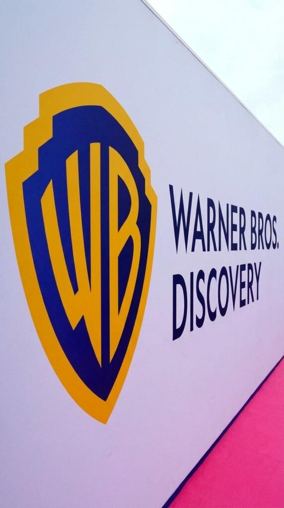 Warner Bros Discovery rejeita oferta Paramount e reforça fusão Netflix.