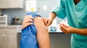 Brasil aprova e distribui primeira vacina mundial contra chikungunya