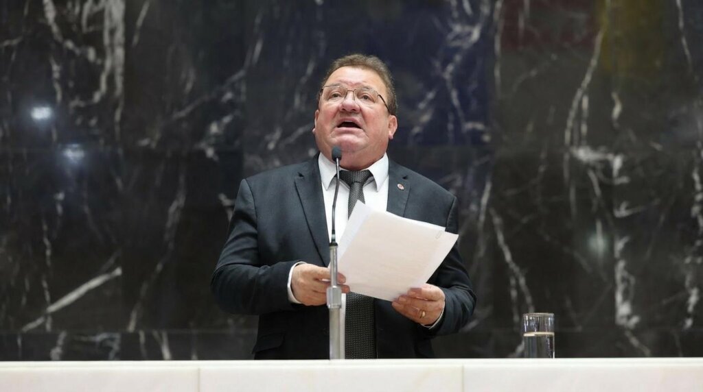 Deputado Celinho do Sinttrocel visita municípios e anuncia recursos no Vale do Aço.