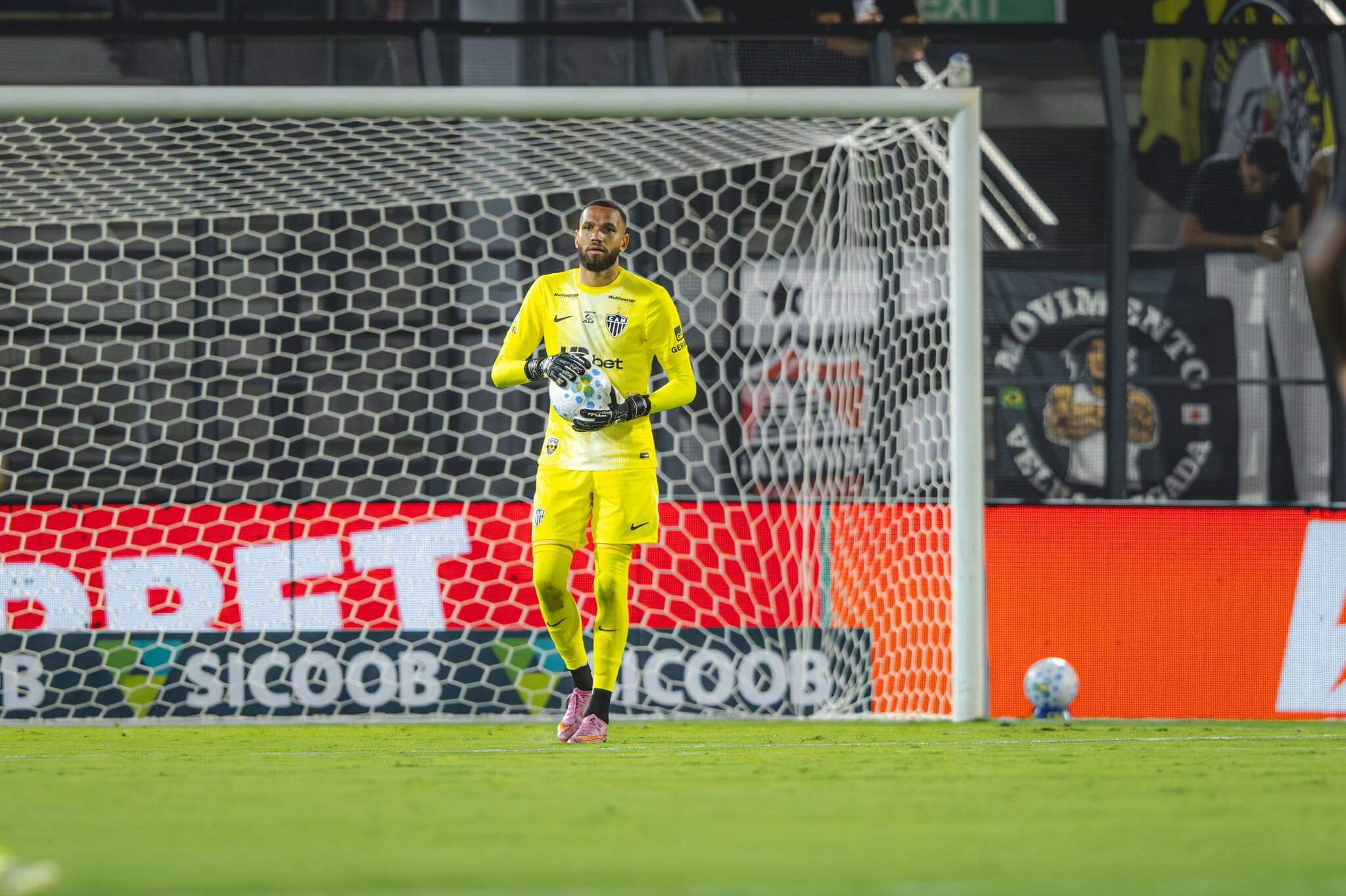 Galo: Arbitragem polêmica gera revolta após derrota no Brasileirão soaquinoticias