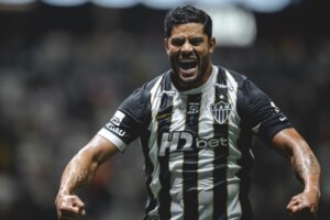 Hulk domina futebol brasileiro com 17 gols de falta pelo Atlético-MG soaquinoticias