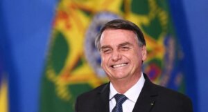 Bolsonaro deixa UTI e vai para quarto; PGR apoia prisão domiciliar.