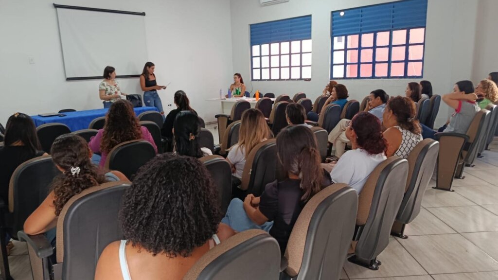 Educação de Timóteo debate sobrecarga feminina e saúde mental no trabalho. soaquinoticias