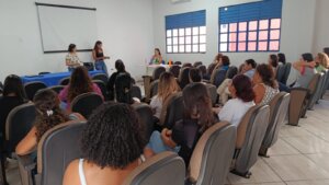Educação de Timóteo debate sobrecarga feminina e saúde mental no trabalho. soaquinoticias