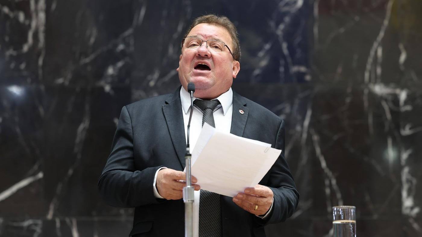 Professores de Minas Gerais exigem 41,83% de reajuste salarial em paralisação. soaquinoticias