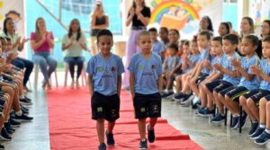 Ipatinga entrega 24 mil uniformes escolares com investimento de R$ 3,6 milhões soaquinoticias