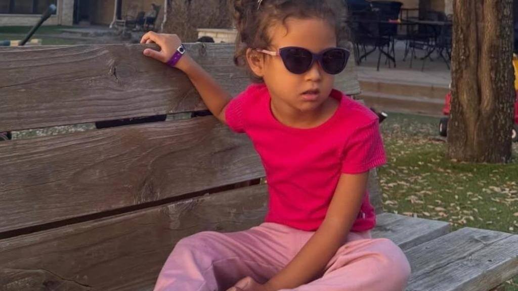 Julinha recebe terapia gênica para doença rara CLN7 nos Estados Unidos