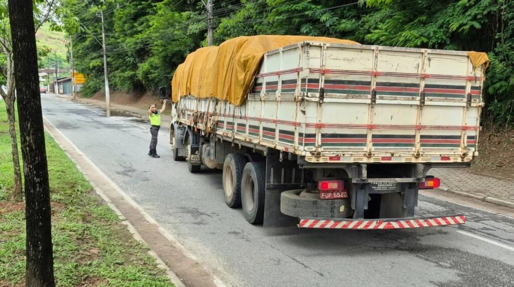 Timóteo: PMT restringe veículos pesados na Acesita após LMG-760 soaquinoticias
