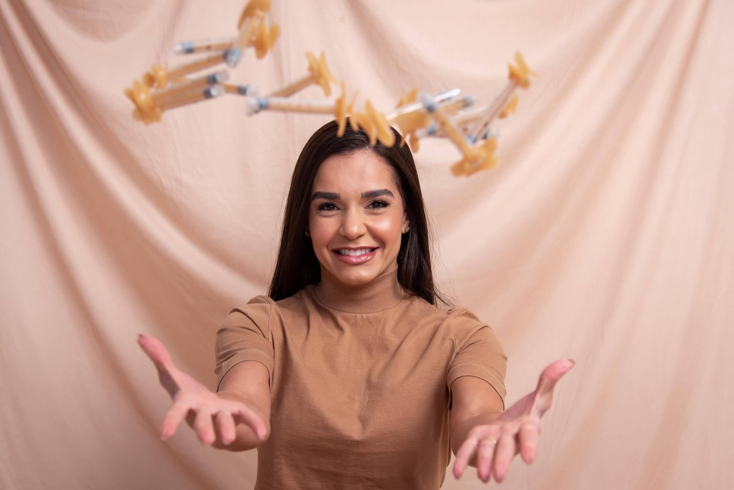 Especialista em estética Karol Pavione celebra 11 anos com descontos em Timóteo soaquinoticias