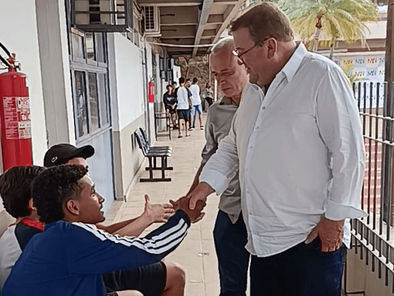 Celinho Sintrocel fiscaliza aplicação de recursos em escolas de Ipatinga soaquinoticias