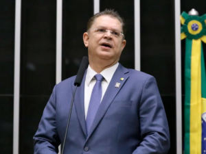 PL declara apoio ao fim da escala 6x1 e propõe jornada 4x3 soaquinoticias