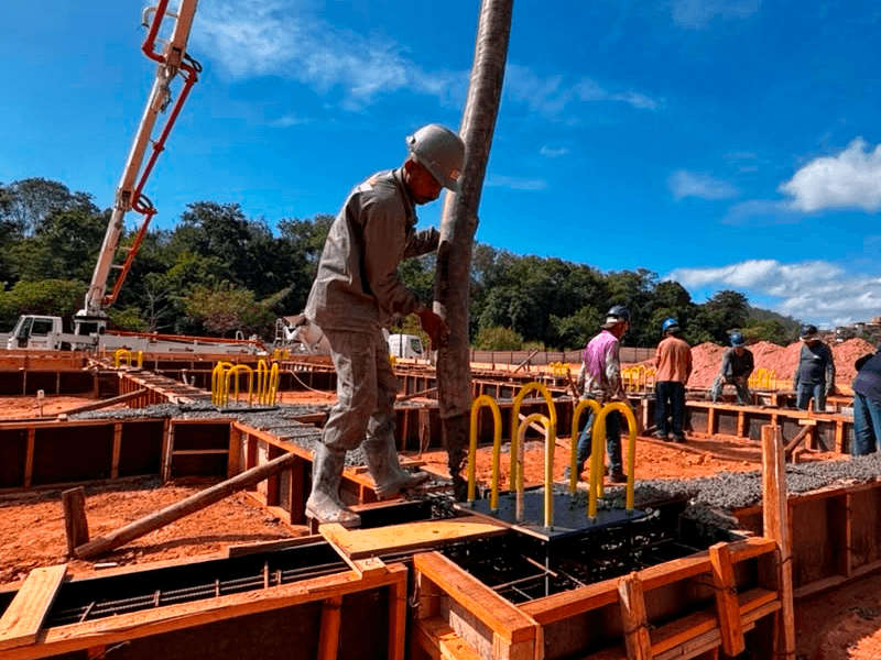 Obras do Mercado Central de Ipatinga avançam com concretagem da fundação soaquinoticias