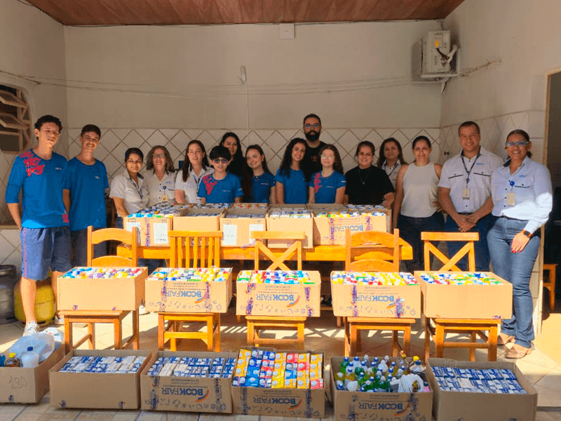 Alunos do Colégio São Francisco Xavier entregam duas toneladas de doações soaquinoticias