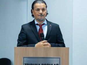 Professor Marcos Rogério assume mandato na Câmara de Coronel Fabriciano soaquinoticias