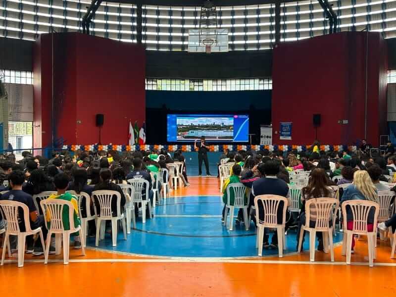 Estudantes da rede municipal participam de aula inaugural em Timoteo soaquinoticias
