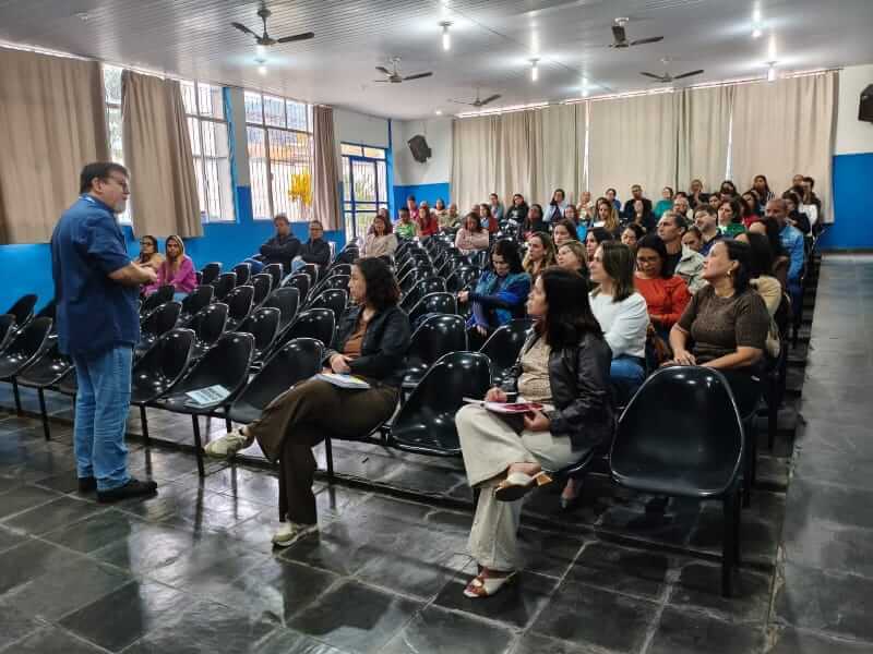 Professores de Timoteo debatem adaptacao da BNCC Digital para o municipio soaquinoticias