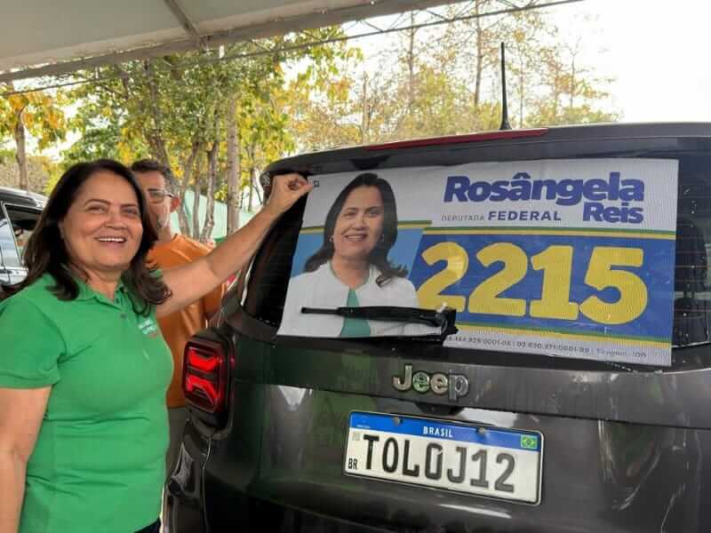 Deputada Rosangela Reis mobiliza mil carros em adesivaço histórico em Ipatinga soaquinoticias