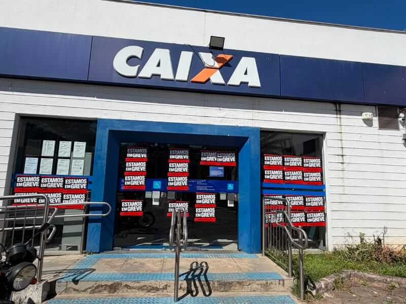 Bancários paralisam atividades no Brasil e ameaçam greve geral soaquinoticias