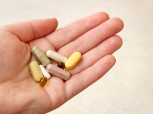 Cresce o uso de vitaminas no Brasil, mas especialistas alertam sobre riscos soaquinoticias