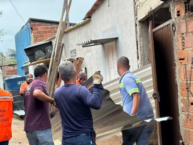 Prefeitura de Timoteo inicia entrega de telhas para familias atingidas por granizo soaquinoticias