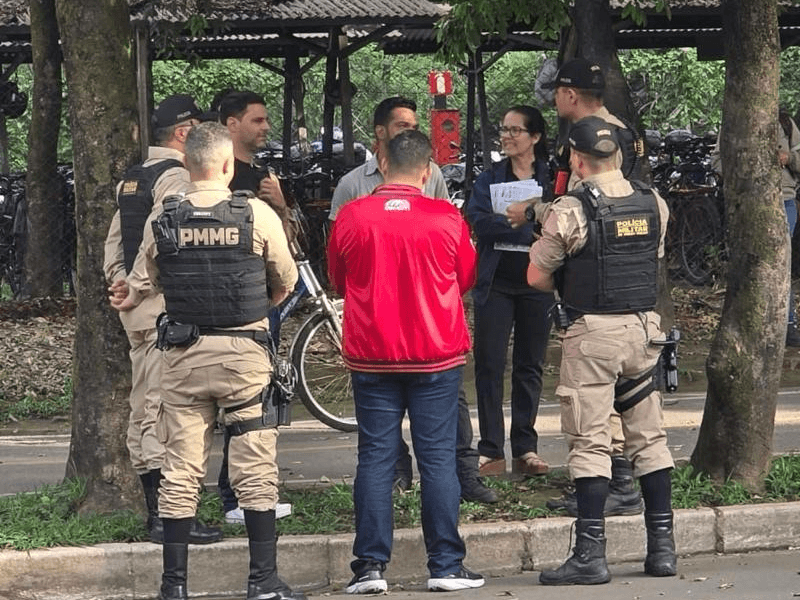 Policia conduz sindicalistas por panfletos falsos contra deputada em Timoteo soaquinoticias