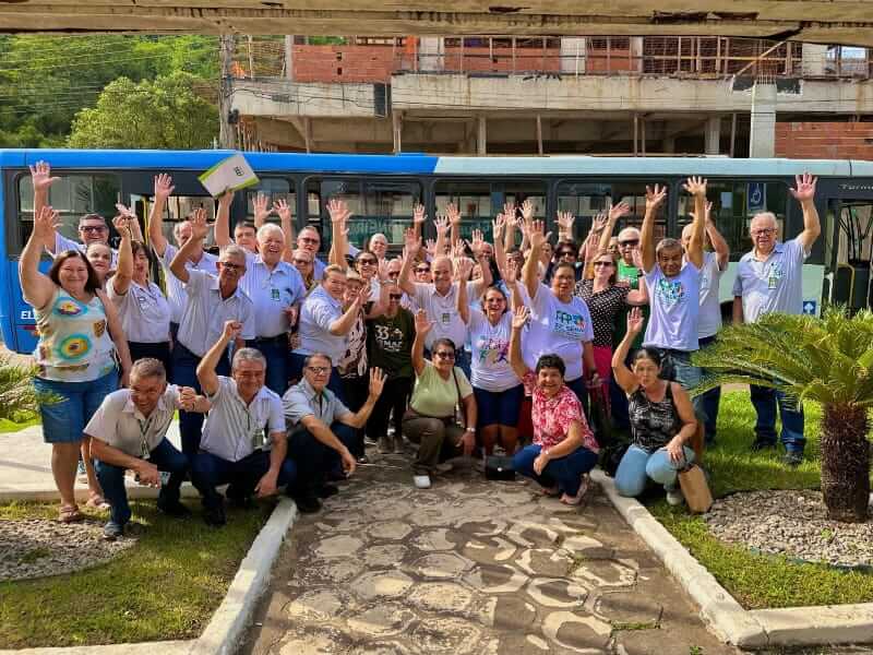 Aposentados da AAPI visitam espaços históricos e ambientais da Usiminas soaquinoticias