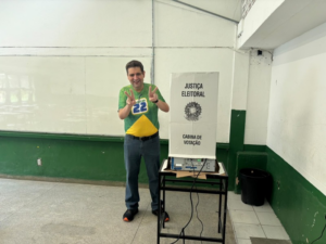 Deputado eleito Dr Marcos Vinicius vota em Coronel Fabriciano soaquinoticias