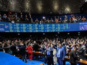 Debate sobre o fim da escala 6x1 ganha destaque no Brasil soaquinoticias