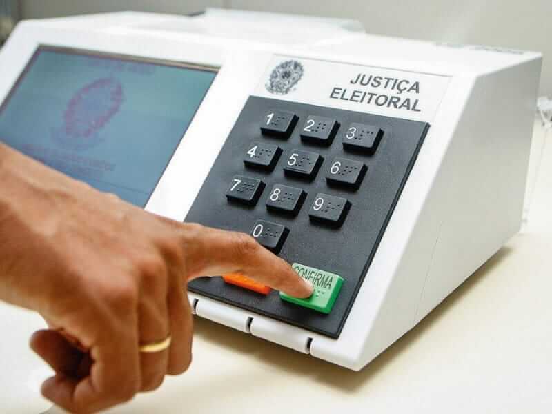 Flávio Bolsonaro e Lula disputam segundo turno da eleição presidencial soaquinoticias