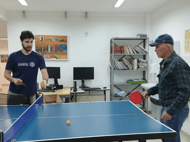 Pesquisa da UFJF recruta pacientes com Parkinson para estudo com tenis de mesa soaquinoticias