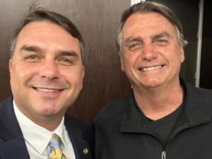 PGR defende no STF autorizacao para Flavio Bolsonaro visitar o pai soaquinoticias