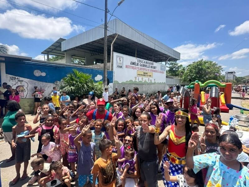 Festa comunitaria gratuita no Bairro Alegre em Timoteo reune duzentas criancas soaquinoticias