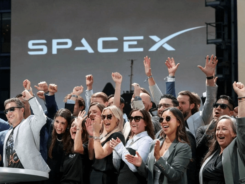 Elon Musk projeta receita anual de um trilhao para SpaceX ate 2027 soaquinoticias