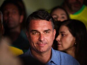TSE manda retirar posts de sindicatos contra candidatura de Flavio Bolsonaro soaquinoticias