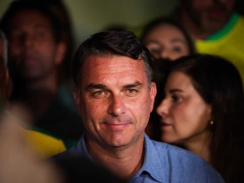 TSE manda retirar posts de sindicatos contra candidatura de Flavio Bolsonaro soaquinoticias